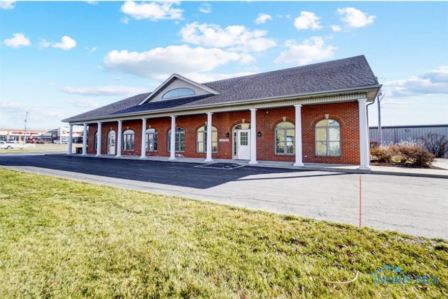 Primary Photo Of 2135 Tiffin Ave, Findlay Office For Sale