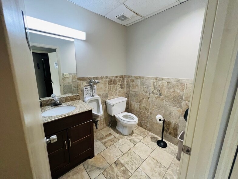 More Photos Of 252 Harry Lane Blvd, Knoxville Office For Sale