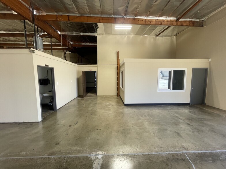 More Photos Of 5420 Brooks St, Montclair Warehouse For Lease