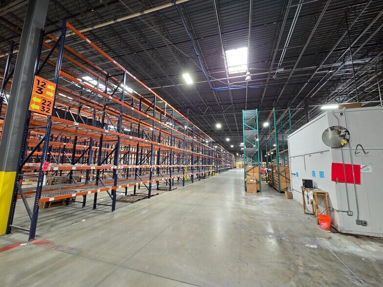 More Photos Of 2300 Grand Avenue Pky, Austin Distribution For Lease