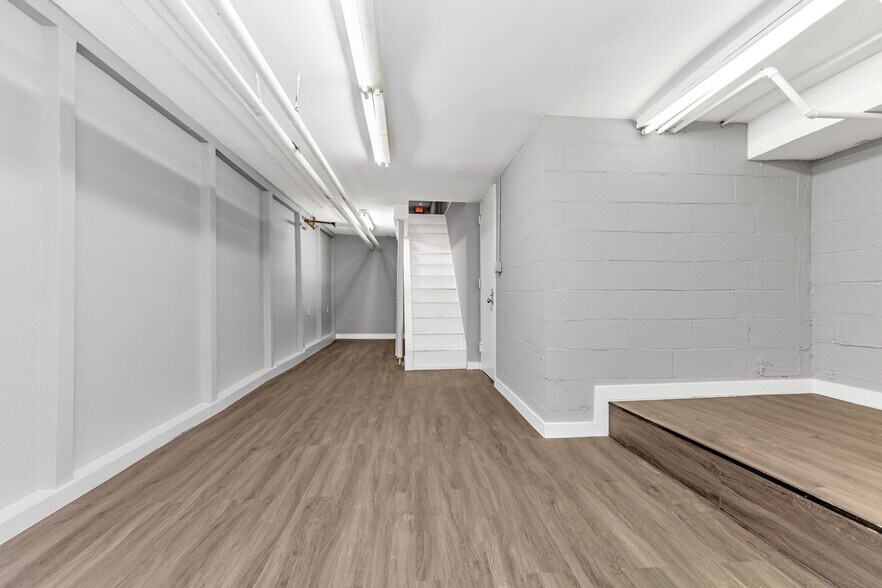 More Photos Of 113 Christopher St, New York Apartments For Lease