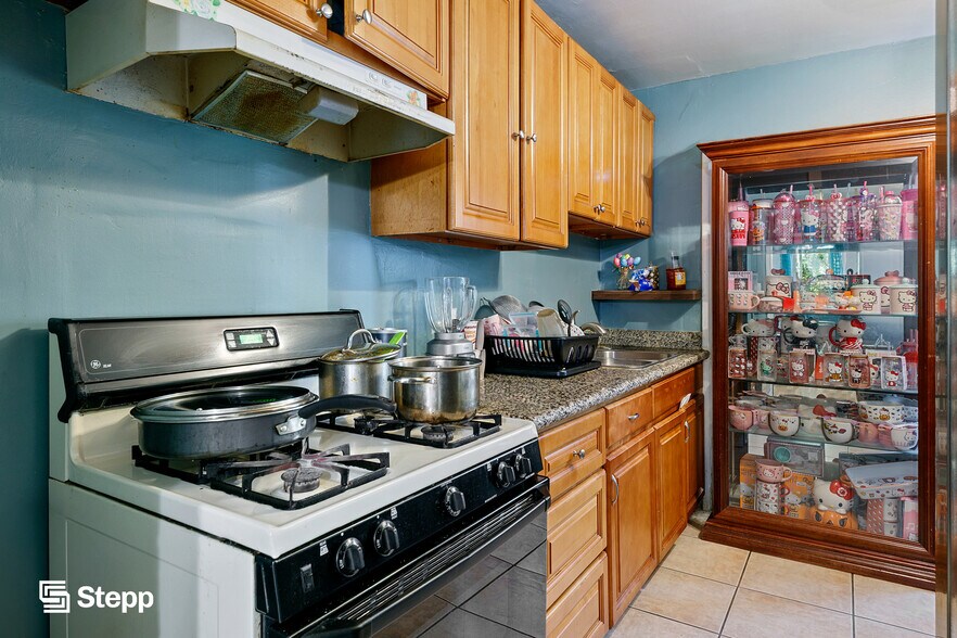 More Photos Of 92 E Louise St, Long Beach Multifamily For Sale