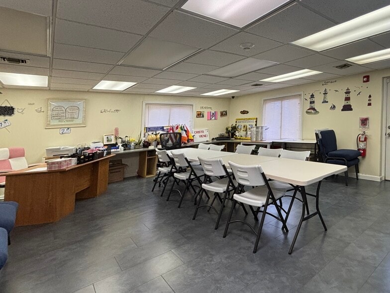 More Photos Of 292-294 Medford Ave, Patchogue Office For Lease