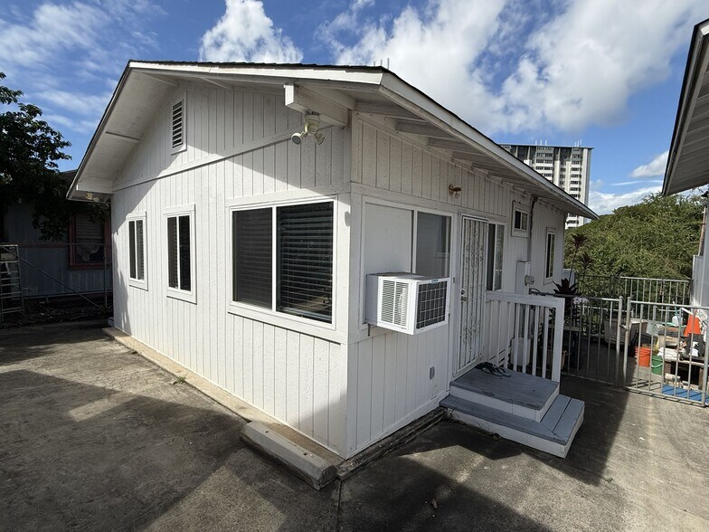 More Photos Of 1424 Gulick Ave, Honolulu Multifamily For Sale