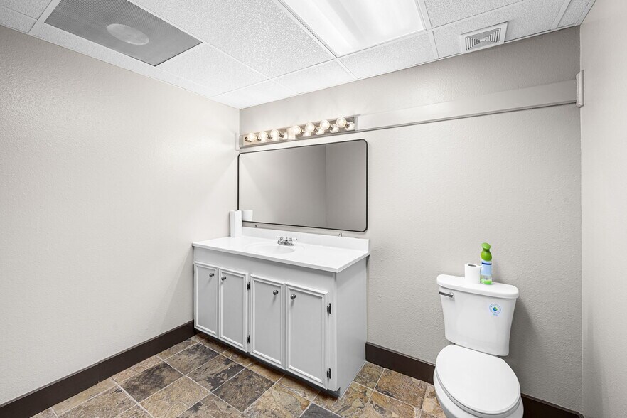 More Photos Of 2017 Lee Dr, Baytown Industrial For Lease