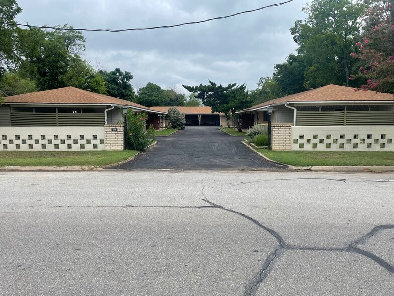 Primary Photo Of 916 Jefferson St, Kerrville Apartments For Sale