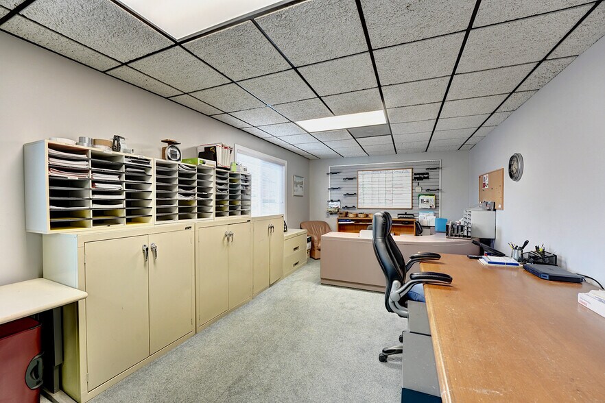 More Photos Of 24 Stickney Ter, Hampton Loft Creative Space For Sale