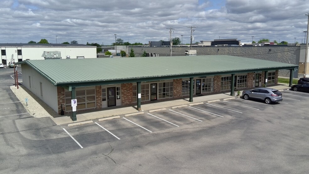 Primary Photo Of 2833 Milton Ave, Janesville Storefront Retail Office For Lease