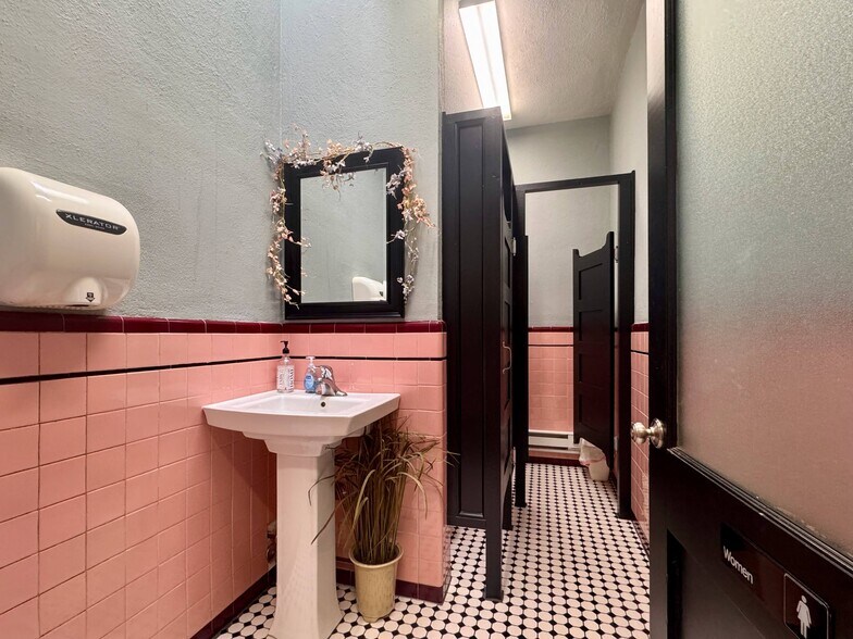 More Photos Of 38 Elm St, Westfield Storefront Retail Office For Lease