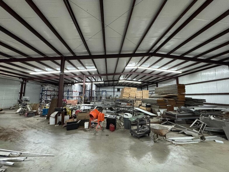 More Photos Of 705 Freeport St, Houston Warehouse For Lease