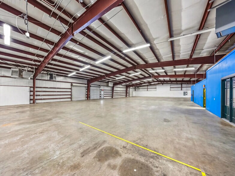 More Photos Of 235 Commerce St, Brevard Manufacturing For Sale