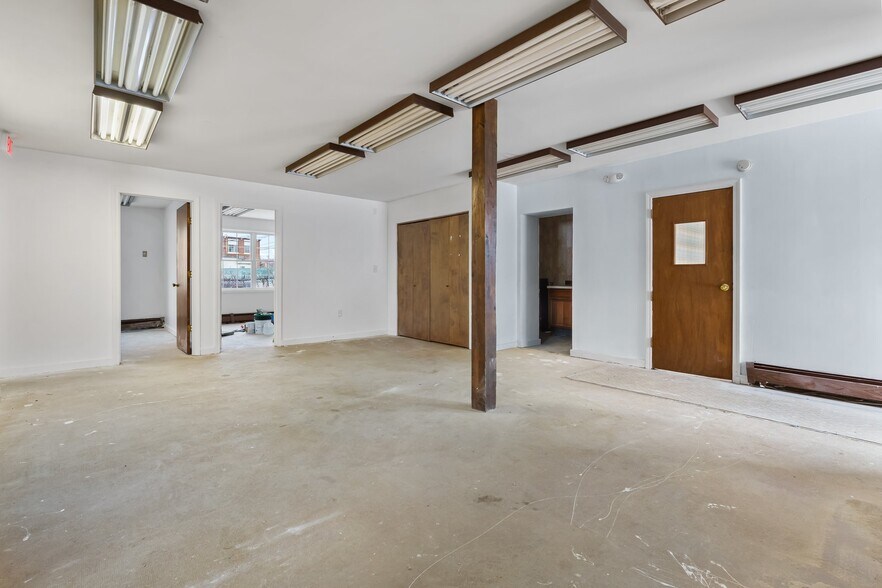 More Photos Of 76 Maple St, Manchester Office For Sale