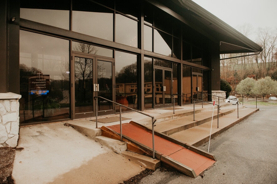 More Photos Of 4555 McKnight Rd, Pittsburgh Specialty For Sale