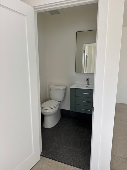 More Photos Of 1726 N Ventura Ave, Ventura Manufacturing For Lease