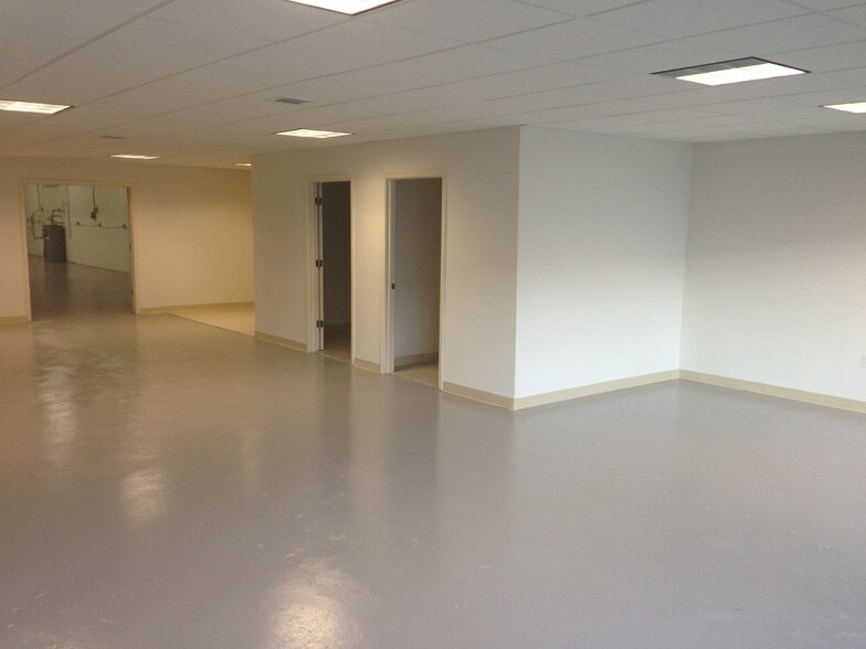 More Photos Of 16021 Industrial Dr, Gaithersburg Flex For Lease