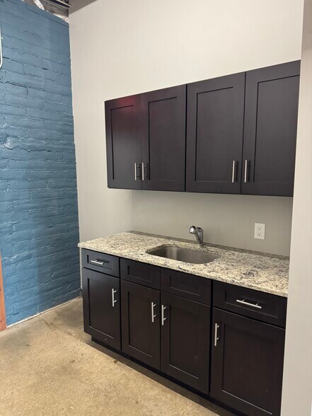 More Photos Of 12911 Us-71 Hwy, Grandview Freestanding For Lease