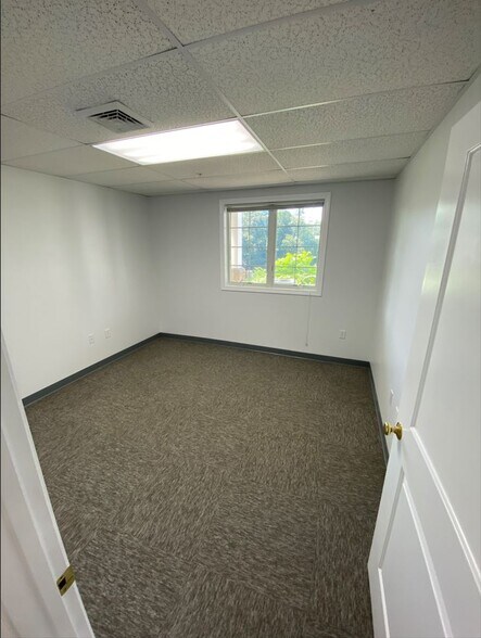 More Photos Of 19 Bridge St, Kittery Coworking Space