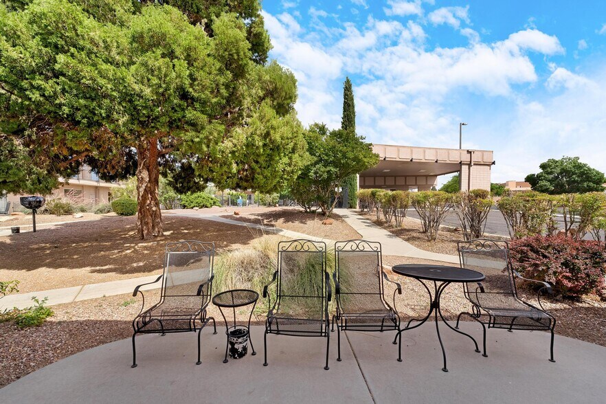 More Photos Of 150 N Lake Powell Blvd, Page Hotel For Sale