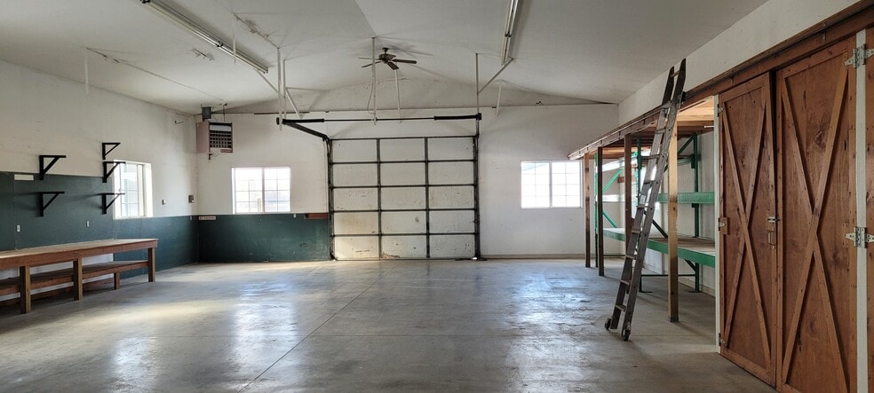 More Photos Of 1300 N Reed Station Rd, Carbondale Industrial For Sale