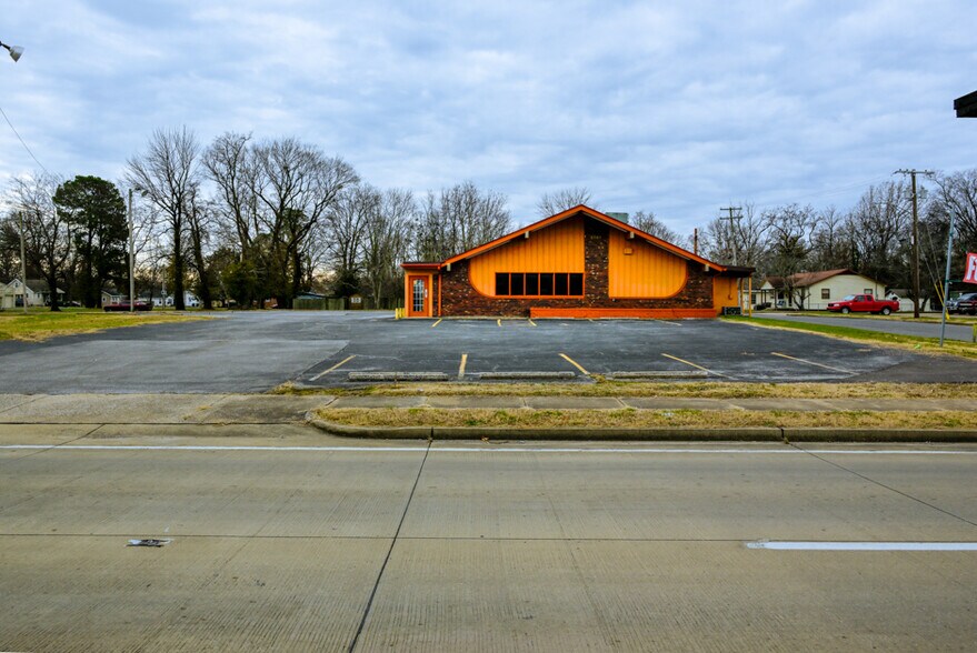 More Photos Of 2701 Irvin Cobb Dr, Paducah Flex For Sale