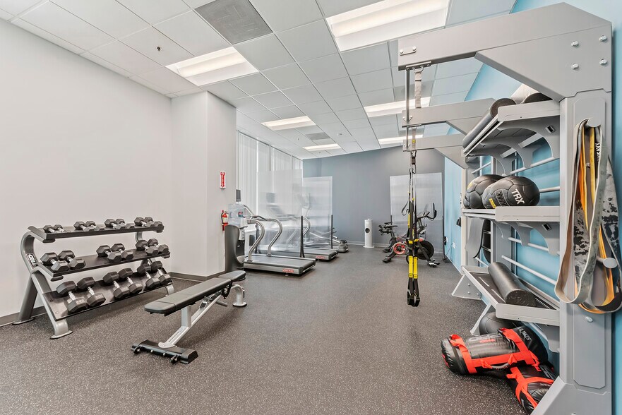 More Photos Of 9655 Granite Ridge Dr, San Diego Unknown For Lease