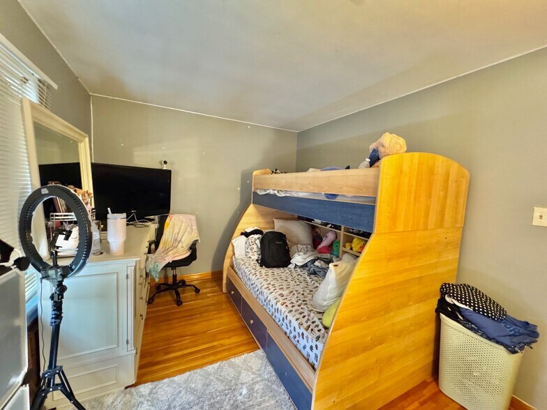 More Photos Of 329 Deer Park Rd, Dix Hills General Retail For Sale