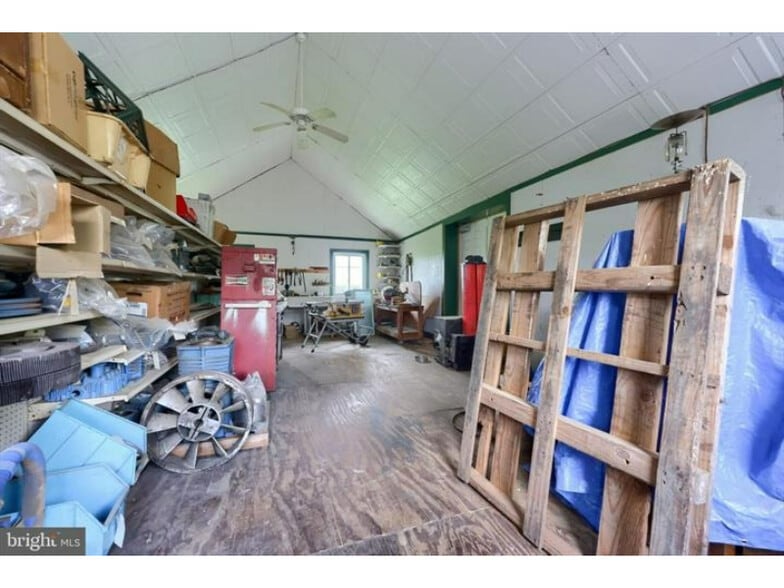 More Photos Of 240 Railroad Ave, Bird In Hand Flex For Sale