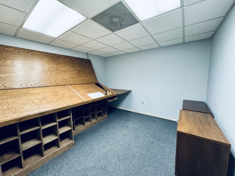 More Photos Of 375 Wyandanch Ave, North Babylon Warehouse For Lease