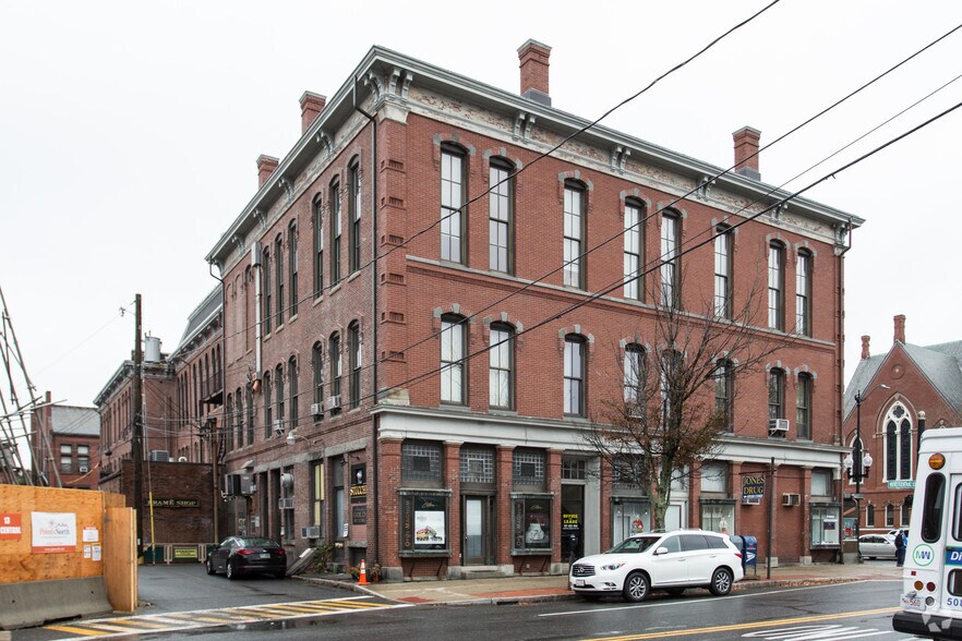 More Photos Of 2 Summer St, Natick Office For Lease