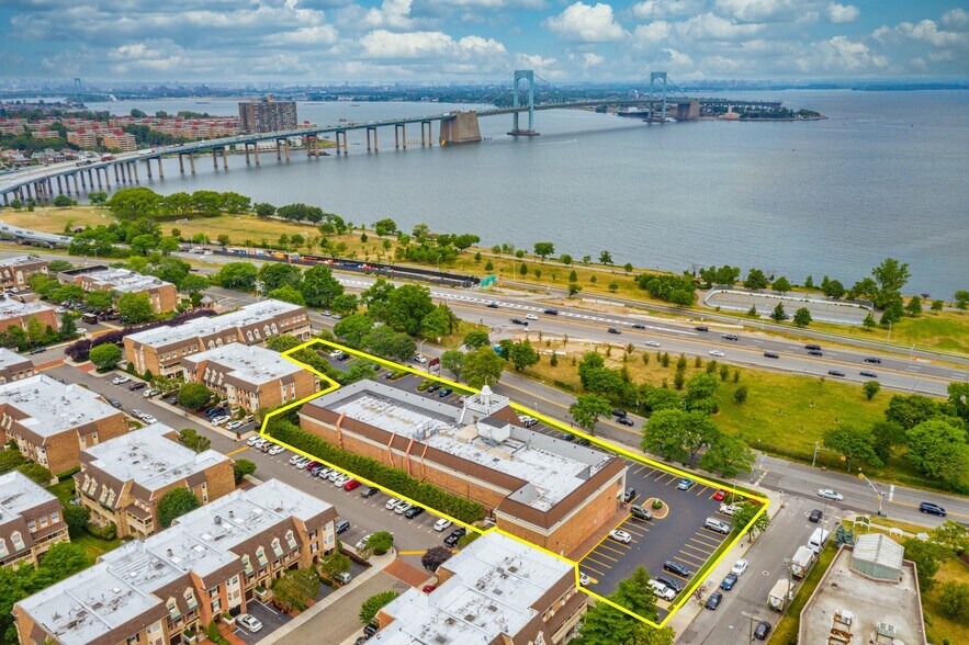 More Photos Of 208-02 Cross Island Pky, Bayside Freestanding For Lease