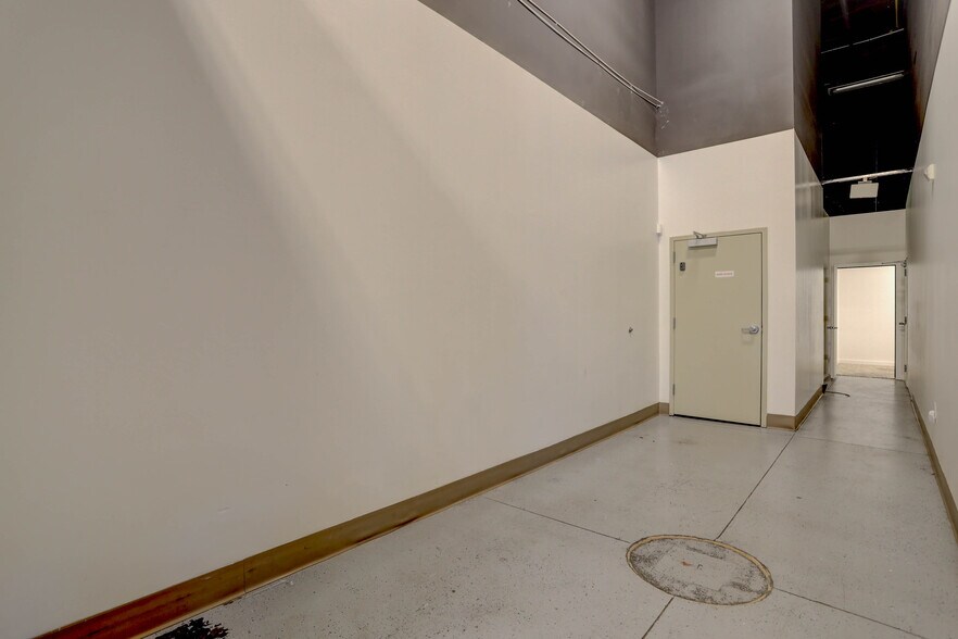 More Photos Of 11083-11093 E Mississippi Ave, Aurora Storefront For Lease