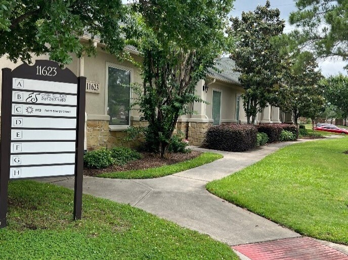 More Photos Of 11623 Spring Cypress Rd, Tomball Office For Sale