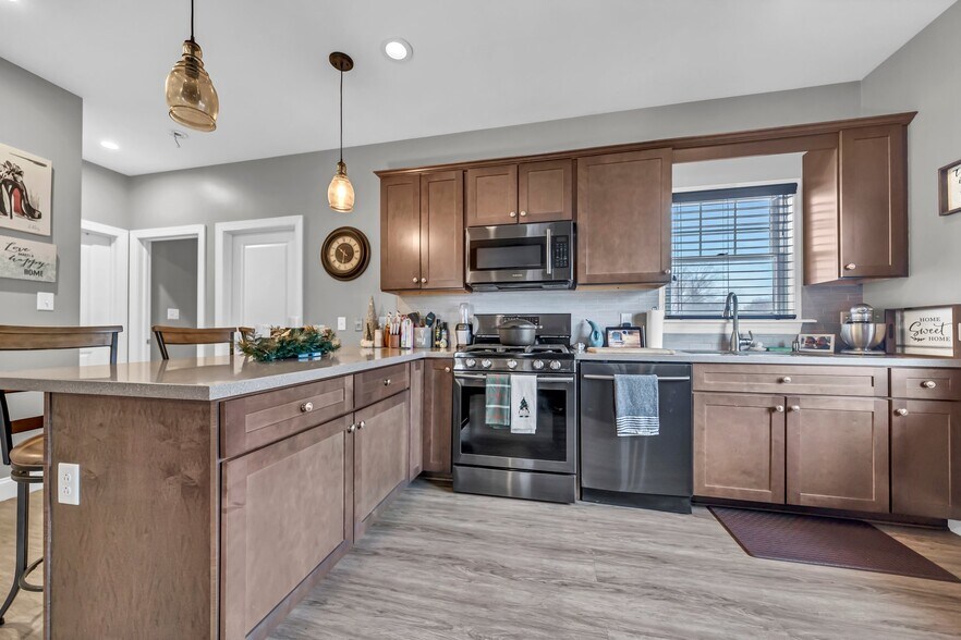 More Photos Of 6576 E Quaker St, Orchard Park Freestanding For Sale