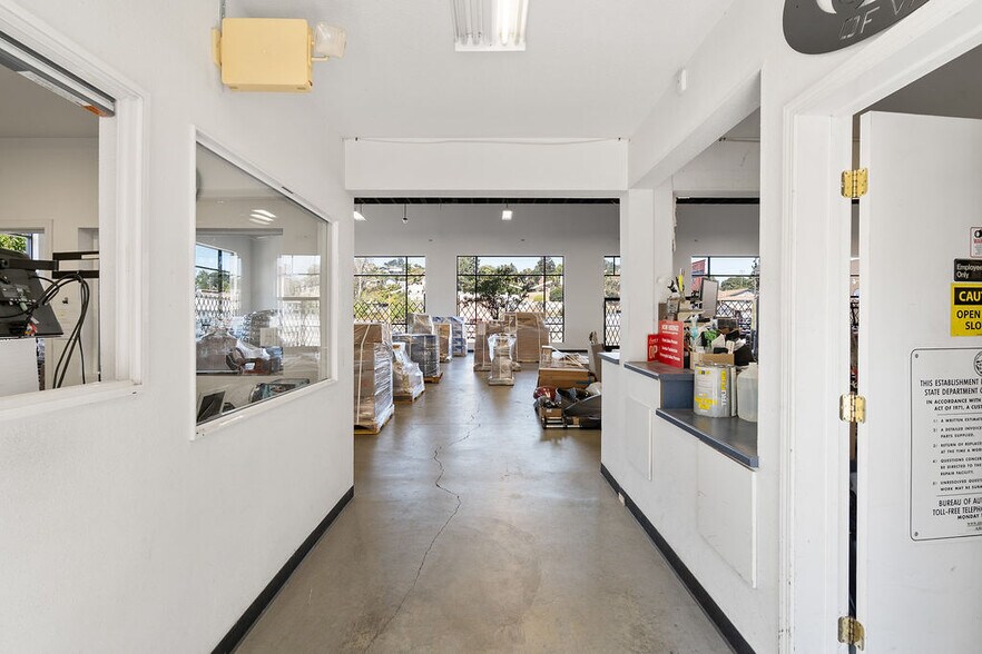 More Photos Of 111 Tennessee St, Vallejo Auto Dealership For Sale