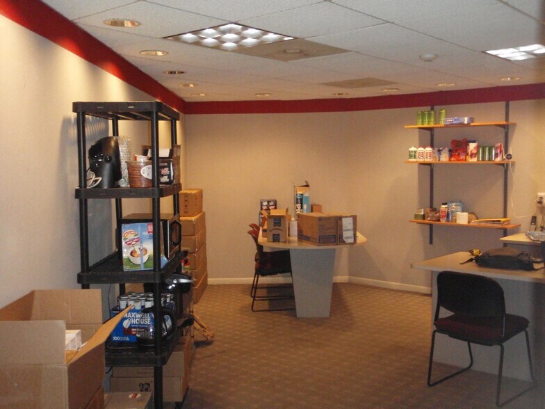 More Photos Of 4230 W Loomis Rd, Greenfield Showroom For Lease