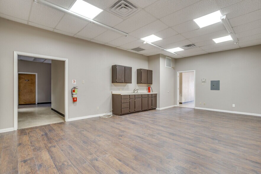 More Photos Of 401 S Jim Wright Fwy, Fort Worth Unknown For Lease