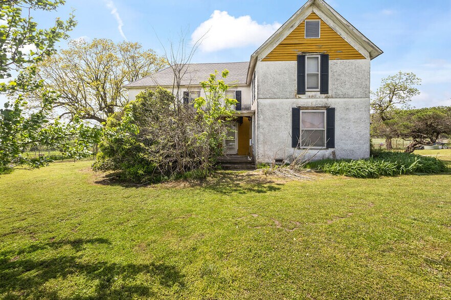 More Photos Of 10535 N Highway 59, Summers Land For Sale