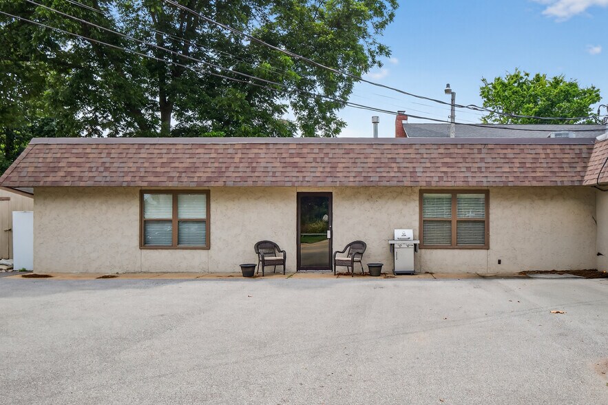 More Photos Of 638 Main St, Columbia Office For Sale