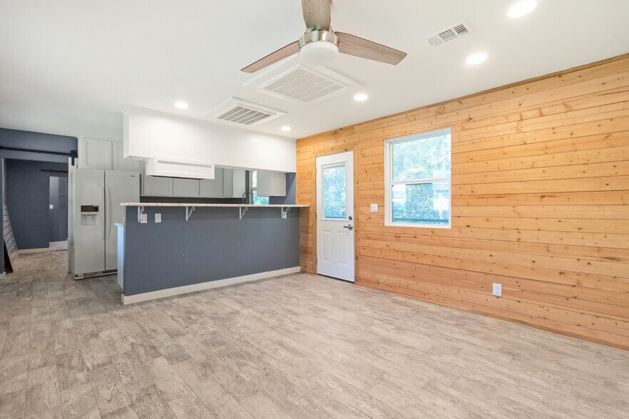 More Photos Of 2892 TX-19, Huntsville Land For Sale