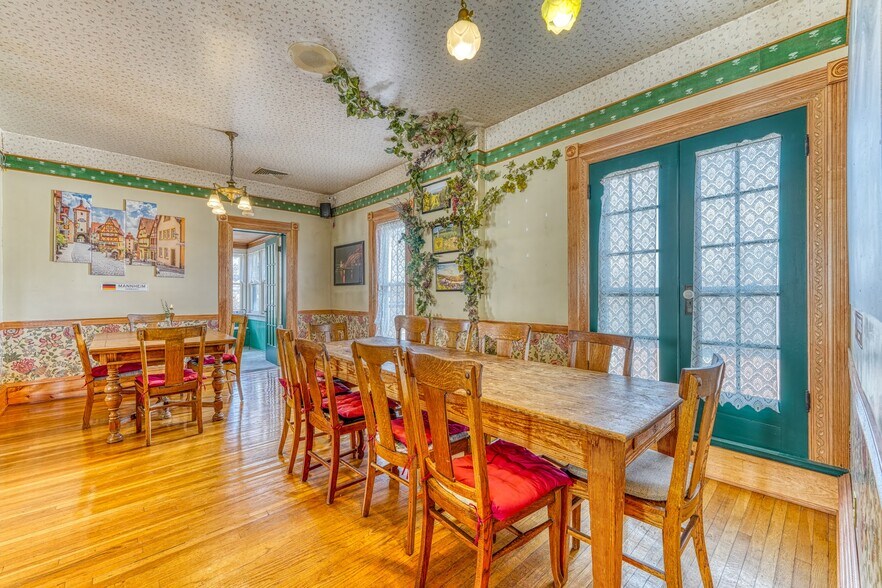 More Photos Of 512 Royal Gorge Blvd, Canon City Restaurant For Sale