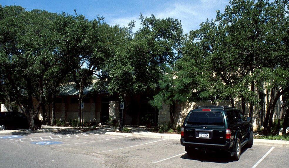 More Photos Of 3801 Bee Caves Rd, Austin Bank For Lease
