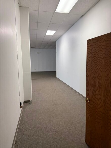 More Photos Of 5525 S Cedar St, Lansing Unknown For Lease