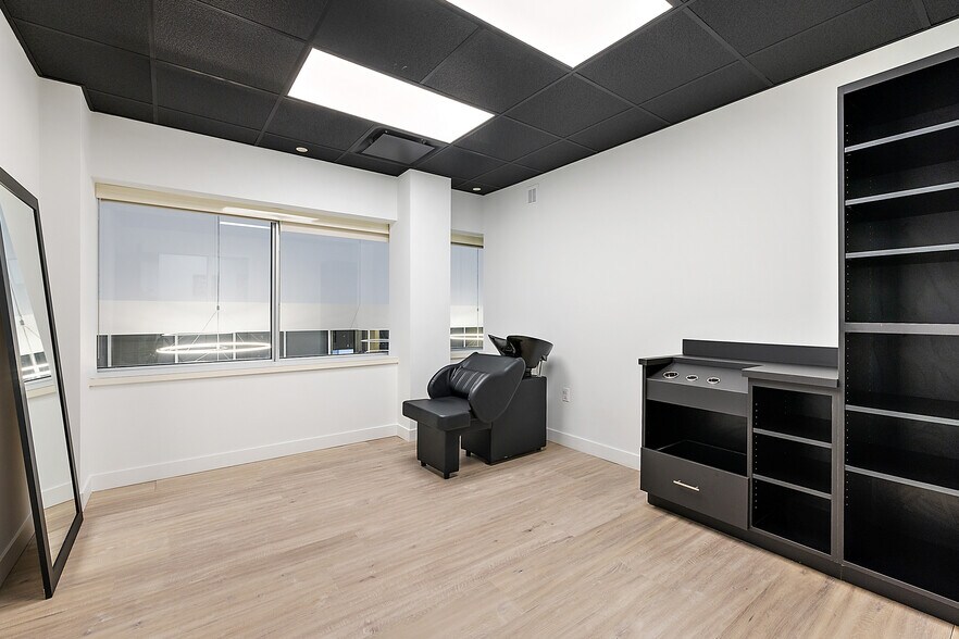 More Photos Of 801-803 W Big Beaver Rd, Troy Office For Lease