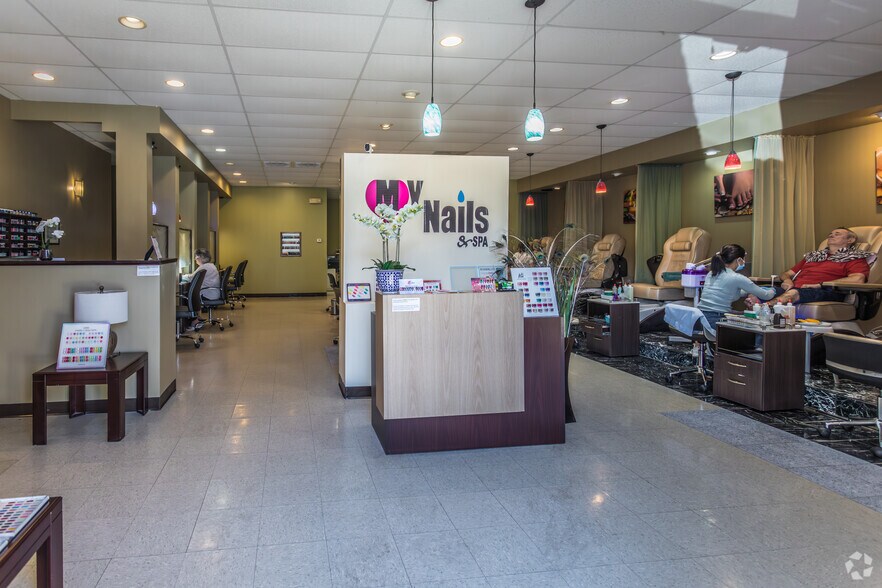 More Photos Of 2395 Harrison St, Batesville Department Store For Sale