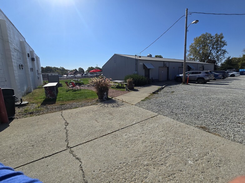 More Photos Of 7724 Depot St, McCordsville Warehouse For Lease