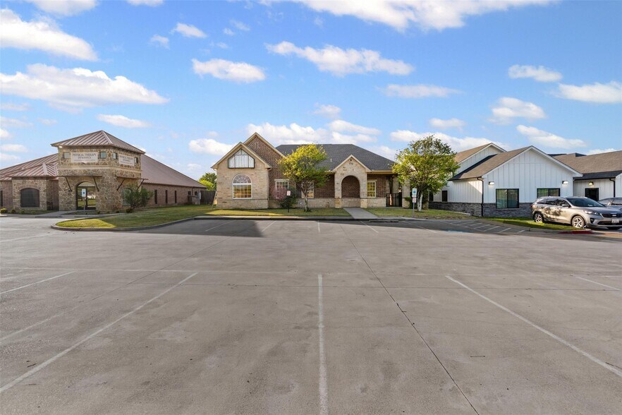 More Photos Of 779 E FM 1187, Crowley Medical For Sale