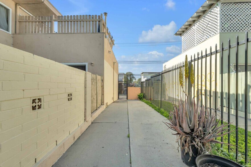 More Photos Of 17944 Schoenborn St, Northridge Apartments For Sale