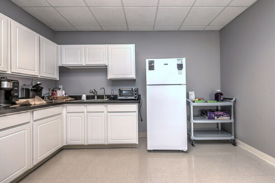 More Photos Of 317 Foxon Rd, East Haven Medical For Lease