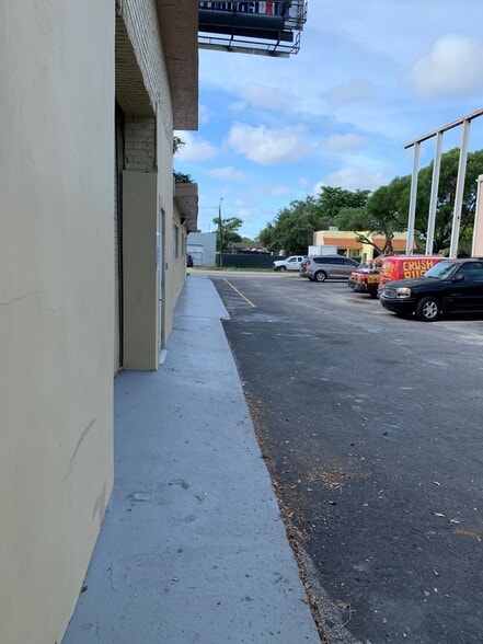 More Photos Of 6225 Johnson St, Hollywood Freestanding For Lease