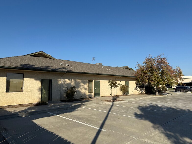 More Photos Of 1413 Bailey Dr, Hanford Office For Lease